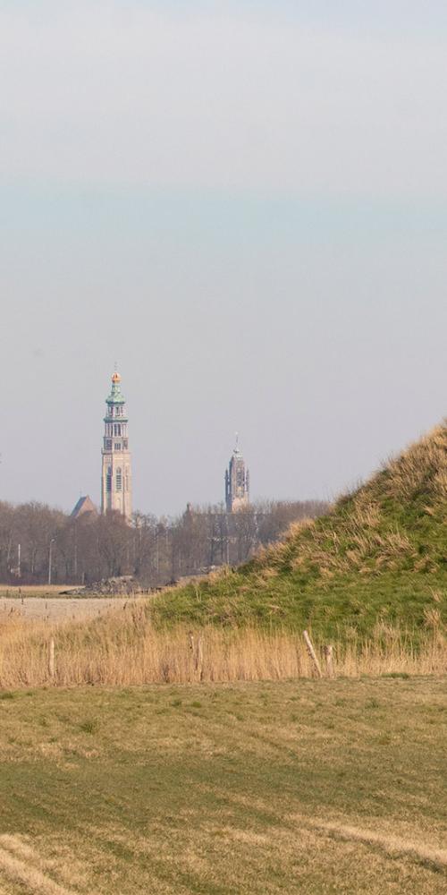 Vliedberg bij Hoogelande met op de achtergrond de Lange Jan
